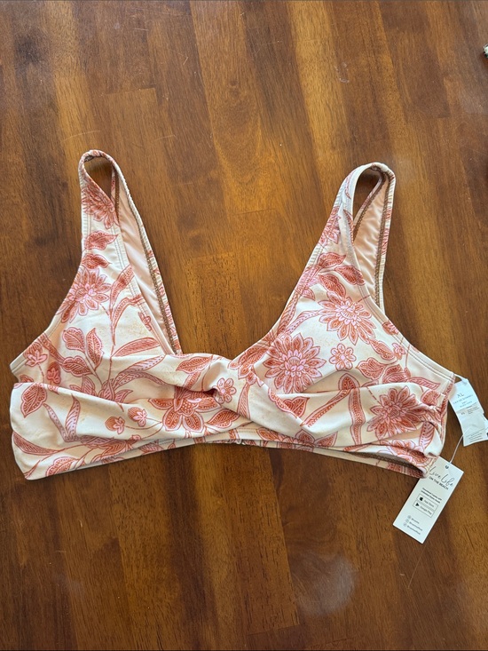 Cupshe Other - Cupshe Peach Floral Twist-Front Bikini Top